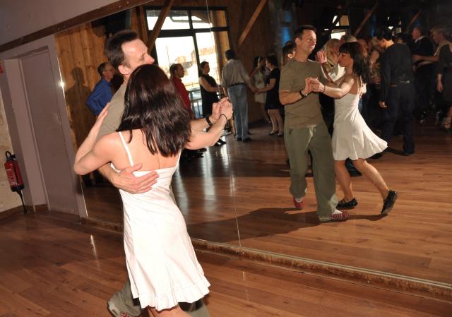 min 2010 04 18 station danse 072